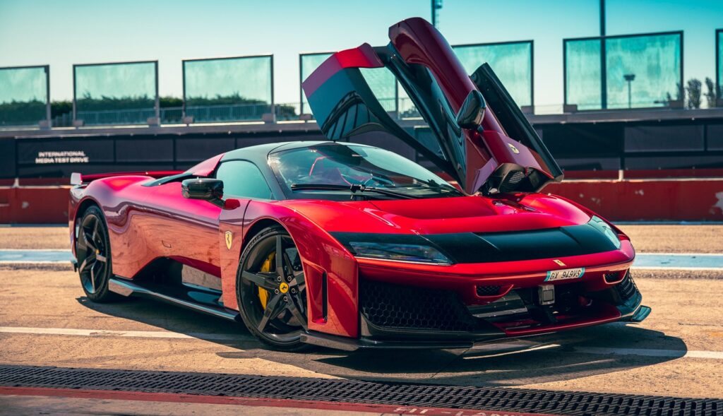 Ferrari F80 hybrid supercar 2025 with 1184 horsepower