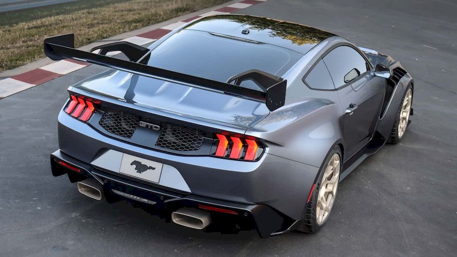 Ford Mustang GTD 2025 street-legal race car with extreme aerodynamics